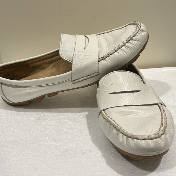 White Mountain women SlipOn Leather Skipper Loafers comfy cushion insole size 10 - Picture 10 of 13